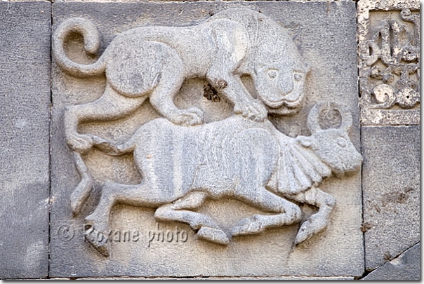 Lion et le taureau - Grande mosquée de Diyarbakir - Lion and bull Diyarbakir great mosque - Aslan ve boga - Diyarbakir ulu camii Diyarbakir - Diyarbakır