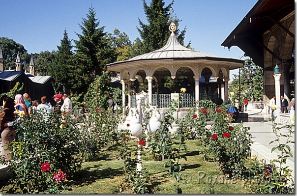 Jardin du musée de Mevlana - Mevlana garden - Konya