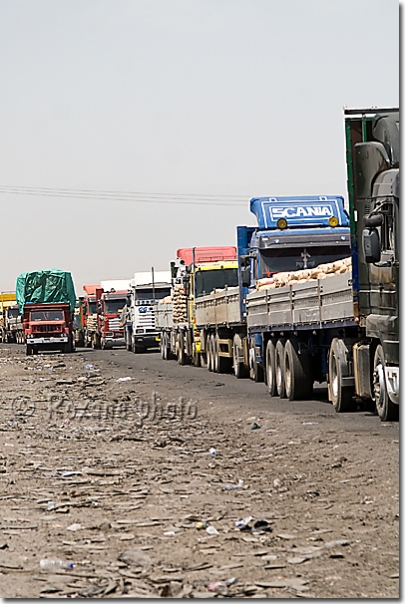 Camions à la frontière Irakienne - Trucks - Iraqi border - Silopi