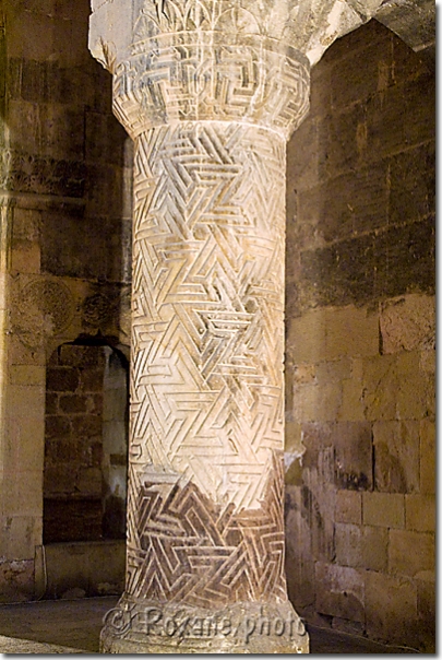 Pilier sculpté de l'hôpital de Divrigi - Carved pillar in the Divrigi hospital Sütun Divrigi darüssifasida - Divrigi - Divriği