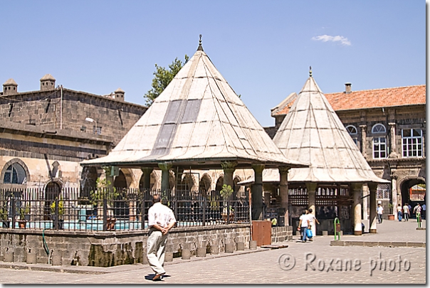 Fontaines aux ablutions de la grande mosquée de Diayarbakir - Ablutions fountains of Diyarbakir great mosque - Çesmeler - Diyarbakir ulu camii - Diyarbakir - Diyarbakır