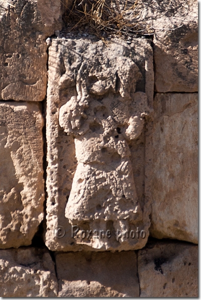 Personnage portant un animal - Figure with an animal - Hasankeyf