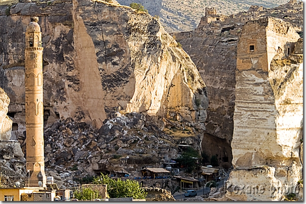 Minaret de la mosquée al-Rizk et palais artoukide - Al Rizk mosque and the Artuqid palace - Al Rizk camii ve Hasankeyf sarayi - Hasankeyf