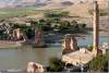 Pont ancien et mosquée al-Rizk - Former bridge and al Rizk mosque Hasankeyf