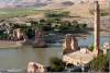 Pont ancien et mosquée al-Rizk - Former bridge and al Rizk mosque Hasankeyf